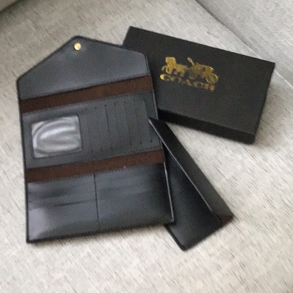 SOLD🌺 Leather Wallet has room for about 24 credit cards 🌺 COPY - Picture 2 of 4